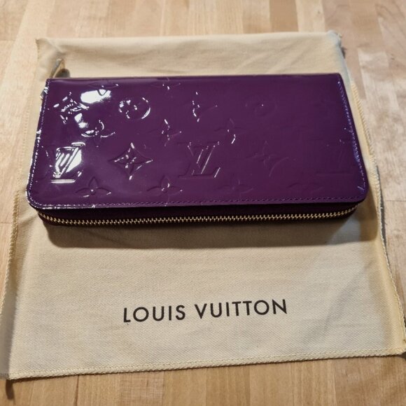Louis Vuitton Zippy Wallet - Picture 1 of 8